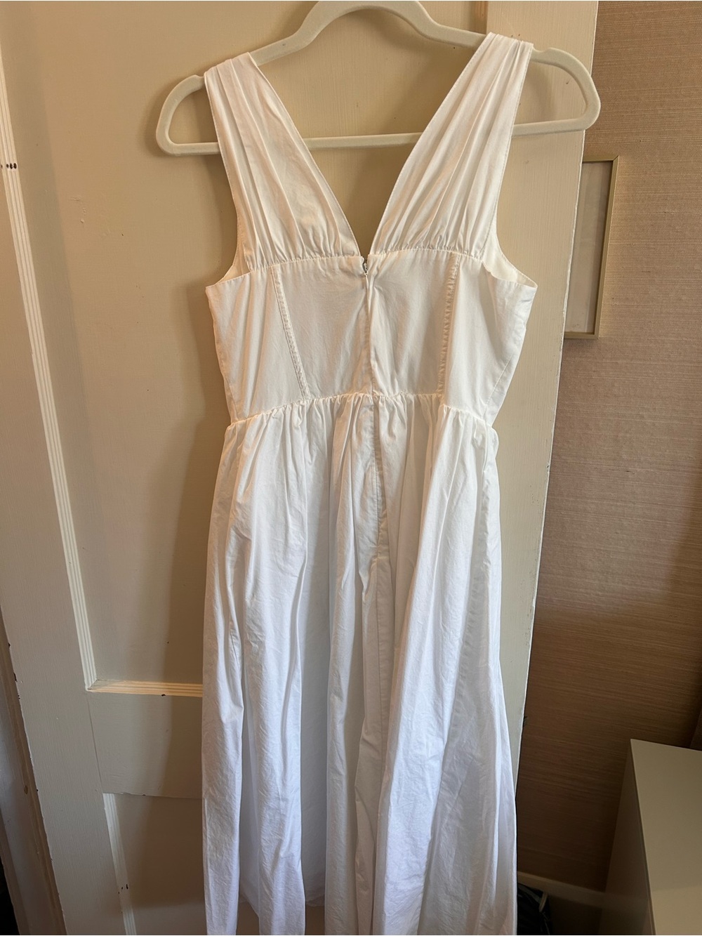 Commense White Sleeveless V-Neck Midi Dress - Picture 7 of 7